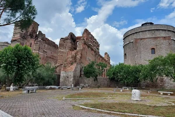 Kızıl Avlu - Tarihi Yer - İzmir Bergama