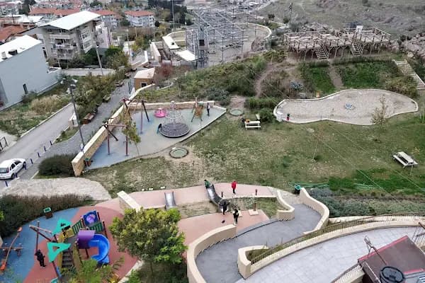 Genç İzmir Bornova Gençlik Yerleşkesi - Gençlik Merkezi - İzmir Buca