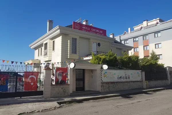 Özel Akıllı Çocuklar Kreş ve Gündüz Bakımevi - Kreş - Trabzon Akçaabat
