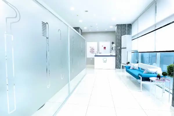 Diş Hekimi Protez Uzmanı. Dr. Dt. Esat Başol, Gülüş Tasarımı ve İmplant Klinikleri. İmplant/ Zirkonyum/ Estetik Diş Hekimliği - Diş Kliniği - Ankara Çankaya