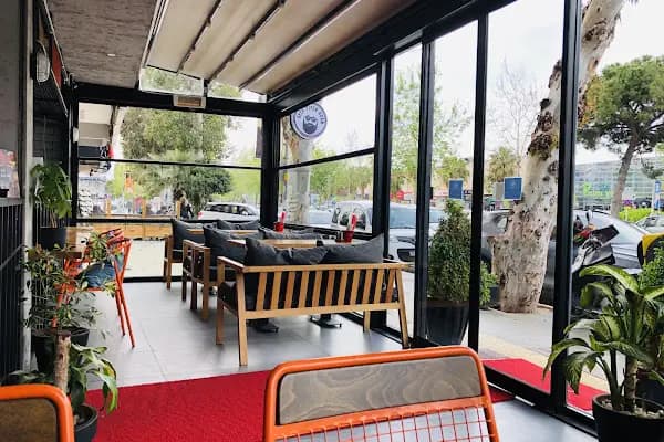 Gece Yiyen Adam Balçova - Hamburger restoranı - İzmir Balçova