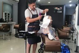 Hüsnü Yüksel Kuaför &amp; Hairdresser &amp; Парикмахер &amp; Friseur