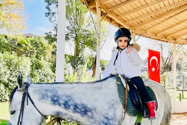 Çekmeköy Atlı Binicilik Kulübü - At Binme Hizmeti - İstanbul Çekmeköy