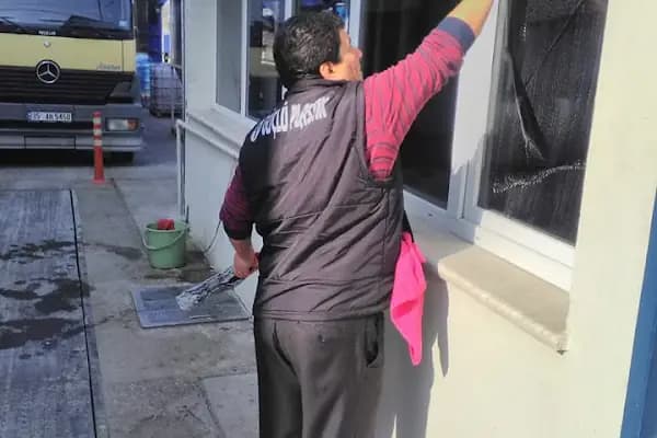 Uçanlar İzmir Temizlik Şirketleri - Ev, Ofis, Okul, Fabrika Temizliği - Temizlik Hizmetleri - İzmir Bornova