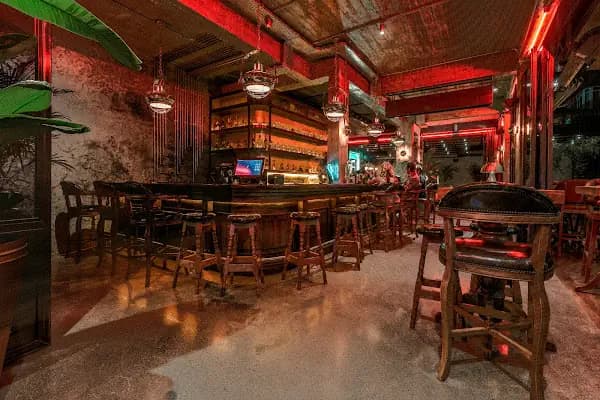 Lucifer Gastropub - Pub - İzmir Bayraklı