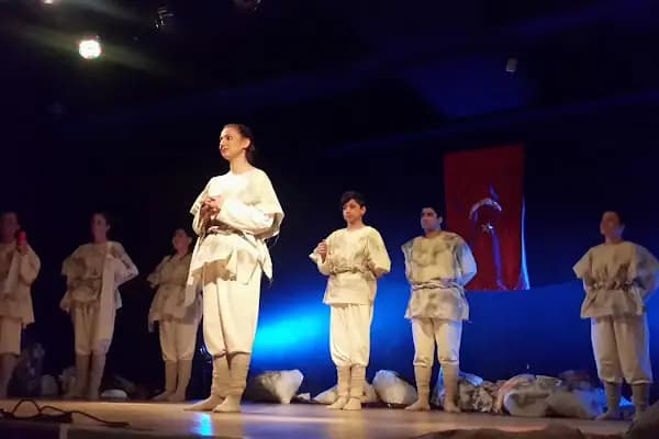 Gençlik Tiyatrosu - Tiyatro - İzmir Konak