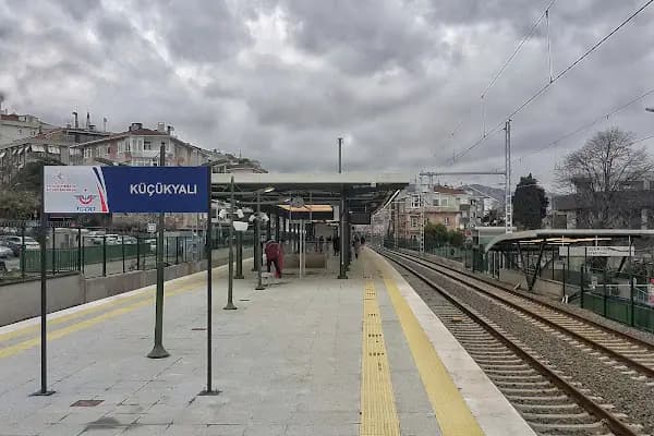 Küçükyalı - Tren İstasyonu - İstanbul Bakırköy