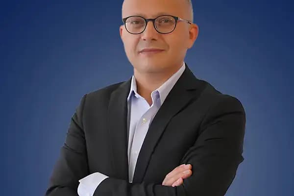 Prof. Dr. Şenol Polat - KBB Uzmanı - Vertigo Tedavisi - Kulak Burun Boğaz Uzmanı - İstanbul Kadıköy