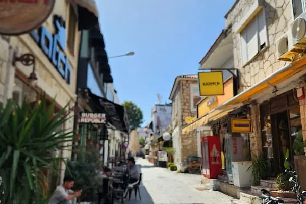 GRATİS ALAÇATI CD - Kozmetik mağazası - İzmir Çeşme
