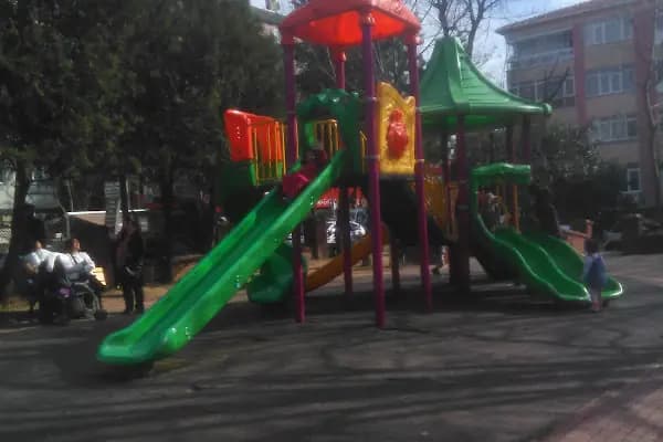 Neyire Neyir Sk. Girişi Naci Kasım Parkı - Park - İstanbul Bahçelievler