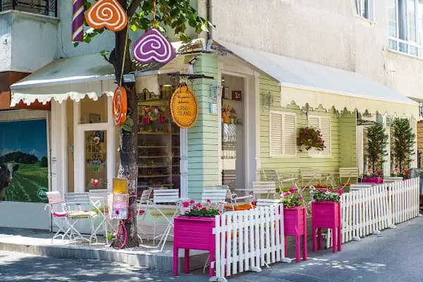 Büyükada Şekercisi Candy Island Cafe Patisserie - Kafe - İstanbul Adalar