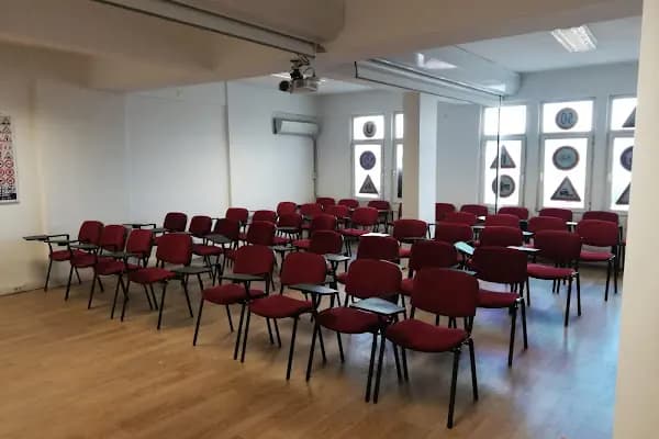 AKADEMİK SÜRÜCÜ KURSLARI HALKALI ŞUBE - Sürücü Kursu - İstanbul Küçükçekmece