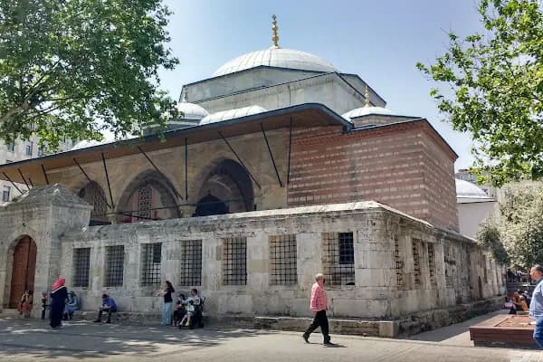 Hatice Turhan Valide Sultan Türbesi - Tarihi Yer - İstanbul Fatih