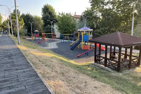 Küçükçekmece Belediyesi Atakent 2.Bölge Parkı Ve Koşu Parkuru - Park - İstanbul Küçükçekmece