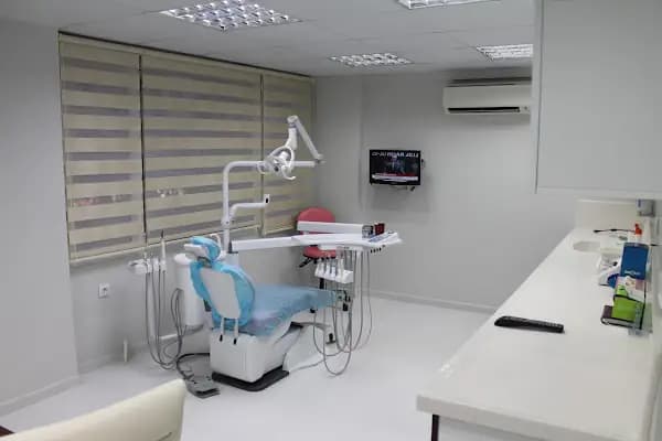 Diş Hekimi Erkan Akdeniz - Diş Hekimi - İzmir Aliağa