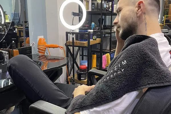Burak Azim Barbershop - Berber Dükkanı - İstanbul Sancaktepe