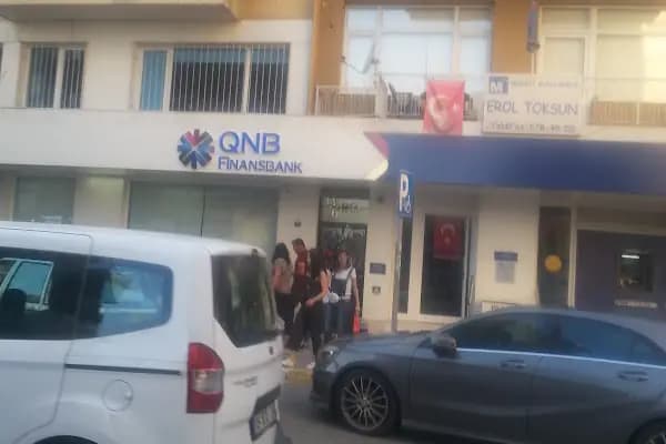QNB Balçova Şubesi - Banka - İzmir Balçova