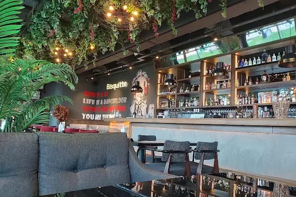Patlıcan Cafe & Restaurant - Aile restoranı - İzmir Balçova