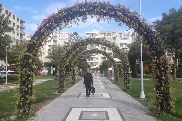 Fuat Göztepe Parkı - Park - İzmir Konak