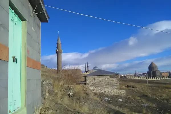 Şehit Alperenler Türbesi - Tarihi Yer - Kars Kağızman
