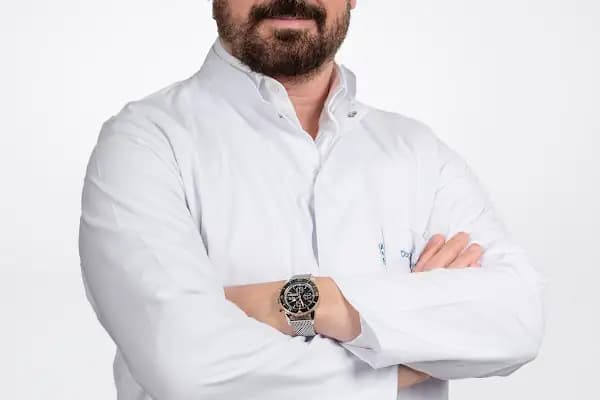 Doç. Dr. Bülent Köse Nişantaşı Kliniği - Göz Doktoru - İstanbul Eyüpsultan