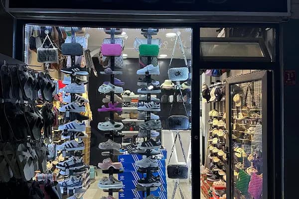 Aristocrat Shoes and Bag Store Ayakkabı ve Çanta Mağazası - Ayakkabı mağazası - Balıkesir Edremit