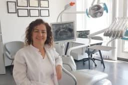 Uzman Diş Hekimi Dr. Ferah Onay Karakaş Kliniği
