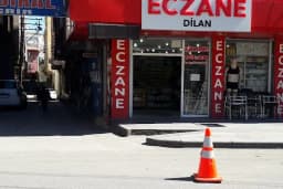 Zelal Eczanesi
