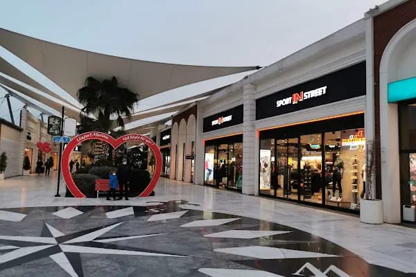 IN Street İstanbul Viaport AVM Mağazası - Ayakkabı mağazası - İstanbul Avcılar
