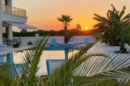 Villa White