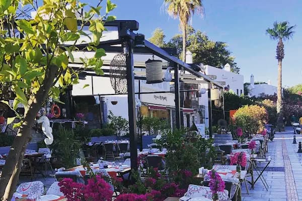 Komodor Marina Balık ve Meze Evi - Balık Restoranı - Muğla Datça