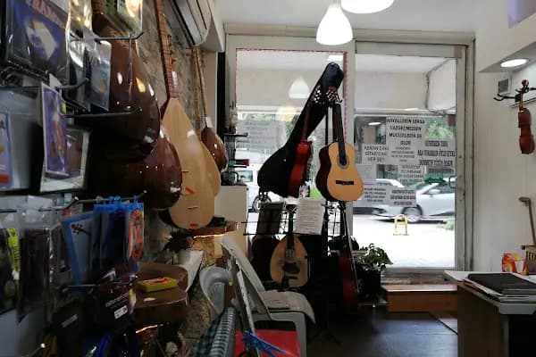 BORNOVADA GİTAR CI MÜZİK - Müzik Okulu - İzmir Aliağa