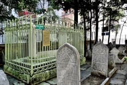 Molla Hüsrev Hazretleri Türbesi
