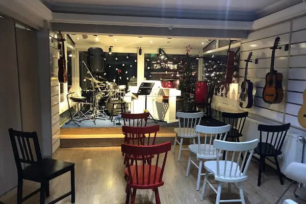 MEB Özel İzmir Sanat Kursu - Sanat Merkezi - İzmir Bornova