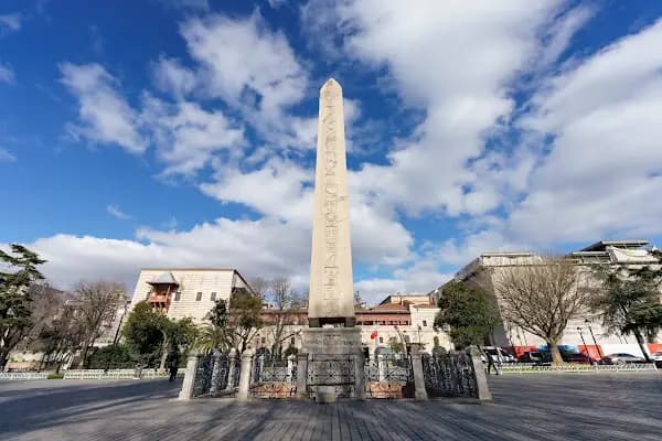 Theodosius Dikilitaşı - Tarihi Yer - İstanbul Bahçelievler