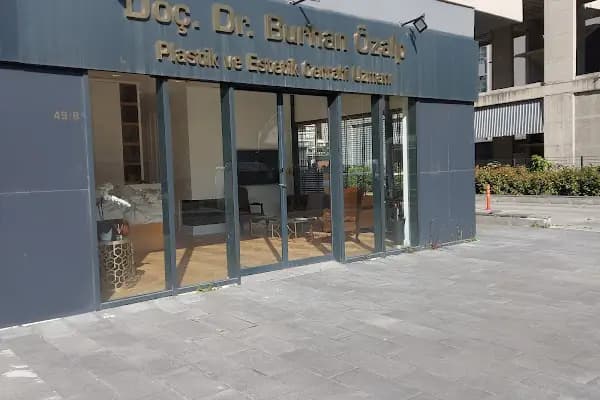 Doç. Dr. Burhan Özalp - Plastik ve Estetik Cerrahi Uzmanı - Estetik Cerrahi Kliniği - İstanbul Adalar