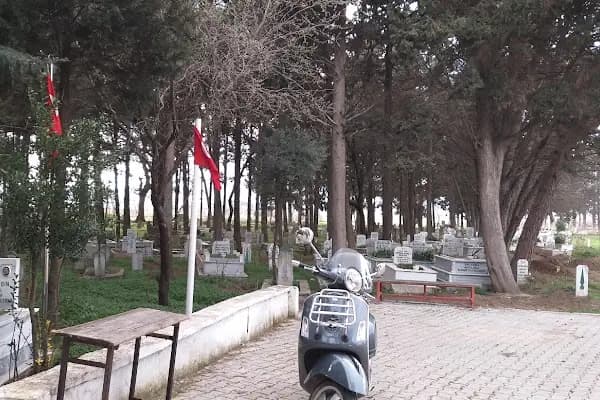 Halalca Köyü mezarlığı - Mezarlık - Balıkesir Sındırgı