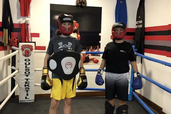 Ataşehir Boks Baki Yılmaz Fight Club Academy - Spor kompleksi - İstanbul Sarıyer