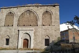 Taşhoron Kilisesi(Surp Yerrortutyun))