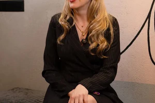 Uzm.Dr.Eda Özkara Mersinlioğlu - Dudak Dolgusu - Burun Dolgusu - Botoks - Gençlik Aşısı - Eksozom Tedavisi - Saç Mezoterapisi - Doktor - İstanbul Kadıköy