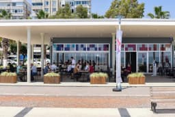 Mac Royal Cafe &amp; Restaurant