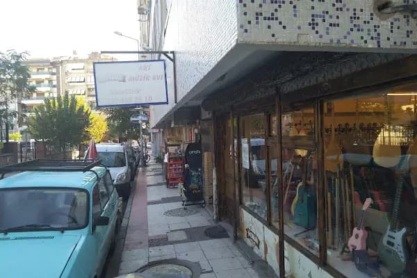 Art Müzik - Elektro Gitar , Klasik ve Akustik Gitar , Bağlama - Müzik aletleri mağazası - Manisa 