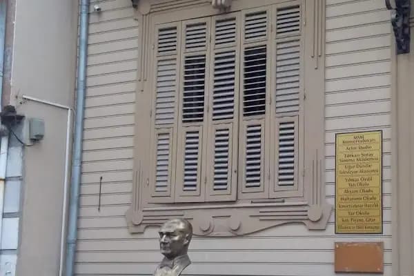 Müjdat Gezen Sanat Merkezi - Sanat Merkezi - İstanbul Üsküdar