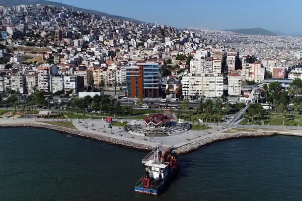 T.C. Bayraklı Belediyesi - Belediye Binası - İzmir Bayraklı