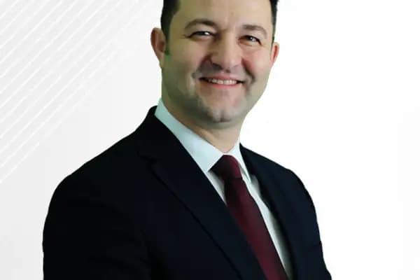 Dr. Dt. Emre ÇAKIR - Ankara Ortodonti Uzmanı - Batıkent Diş Hekimi - Estetik Ortodonti - İmplant, Zirkonyum, Diş Beyazlatma - Diş Hekimi - Ankara Yenimahalle