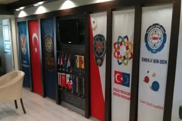 Bayrakçı, Bayrak Ankara, Bayrak imalatı, Bayrak Imalatçısı, Makam bayrağı ankara, logolu bayrak - Üçrenk Bayrak Ve Flama - Bayrak Satış Mağazası - Ankara Altındağ