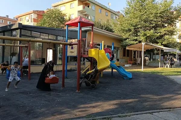 Bağcılar Belediyesi Uçanevler Parkı Aile Çay Bahçesi - Park - İstanbul Bağcılar