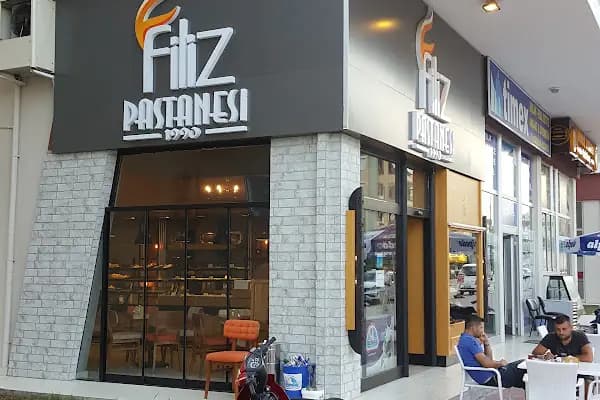 Künefe Dünyası Menderes Usta'nın Yeri - Dondurma dükkanı - Antalya Demre