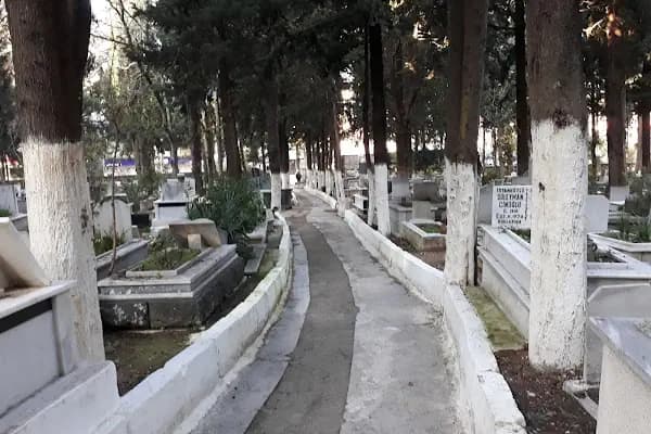 Eski Buca Mezarlığı - Mezarlık - İzmir Buca