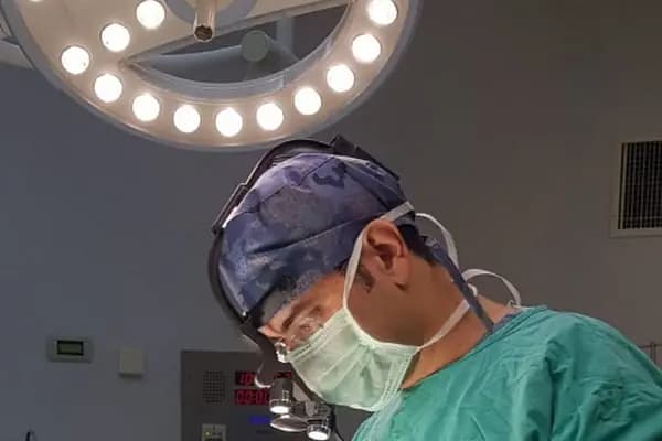 Doç. Dr. Cem Aslan, Plastik Rekonstrüktif Ve Estetik Cerrahi - Estetik Cerrah - İzmir 